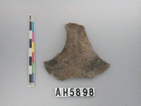 藏品(黑灰色細砂陶片)的圖片